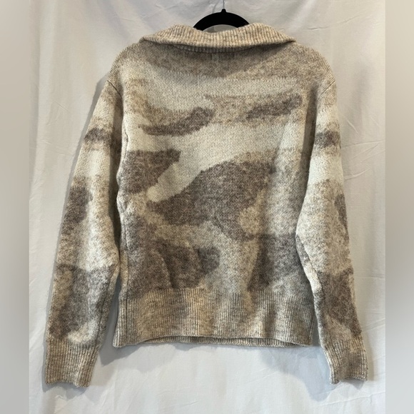 Aqua Bloomingdale’s Camo Print Tan Quarter Zip Sweater Medium NWT - Picture 5 of 5